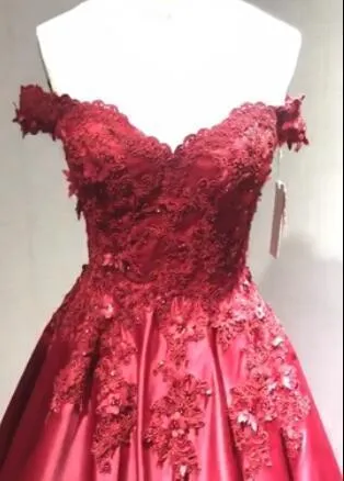 Ball Gown Red Lace Appliques Prom Dresses Off the Shoulder Quinceanera Dresses