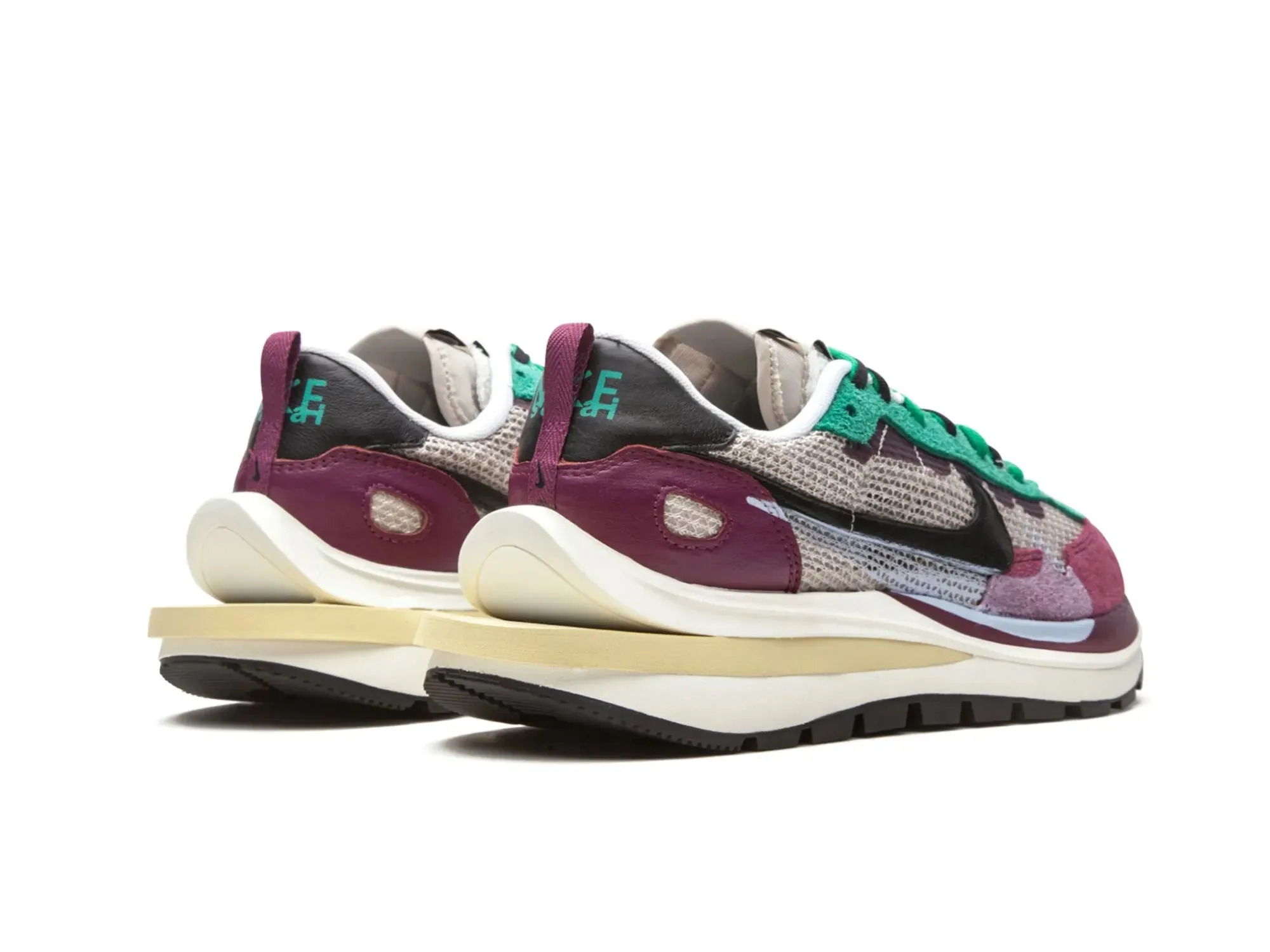 Nike Vaporwaffle Sacai "Red Neptune Green"