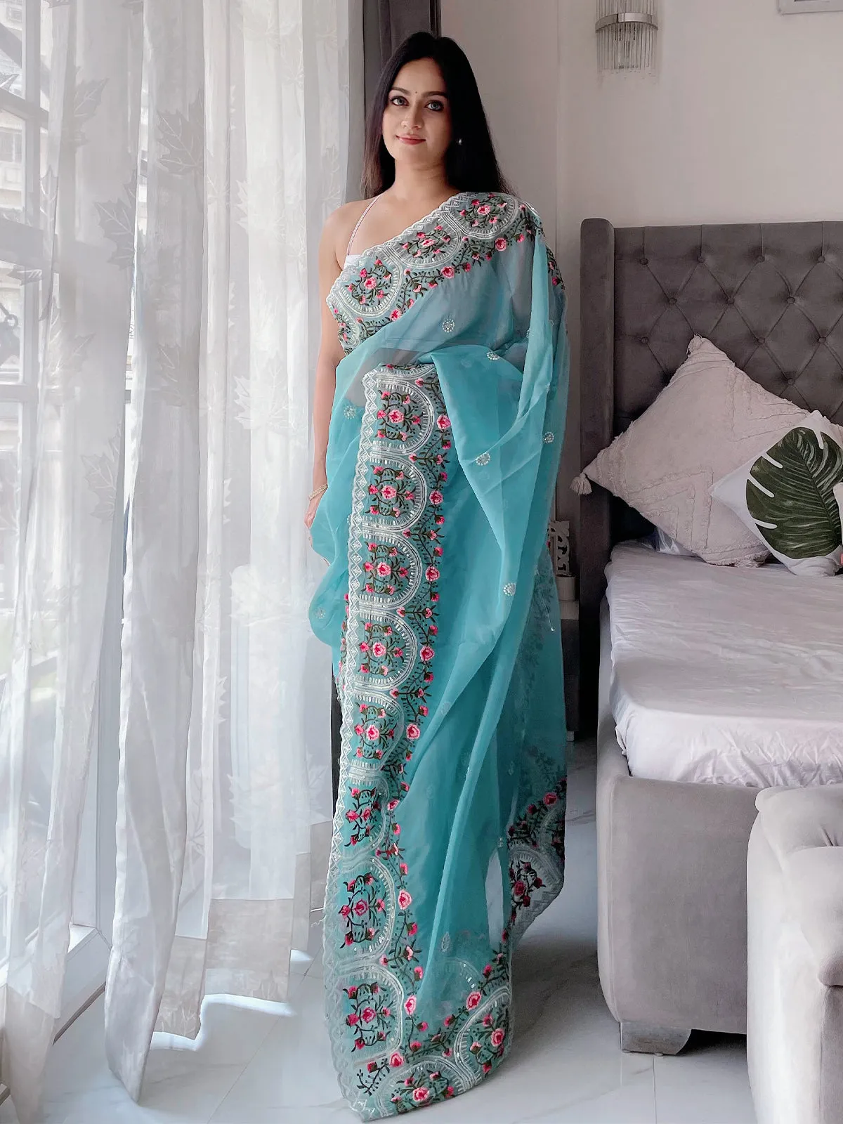 Odette Women's Blue Organza  Saree with unstitched Blouse