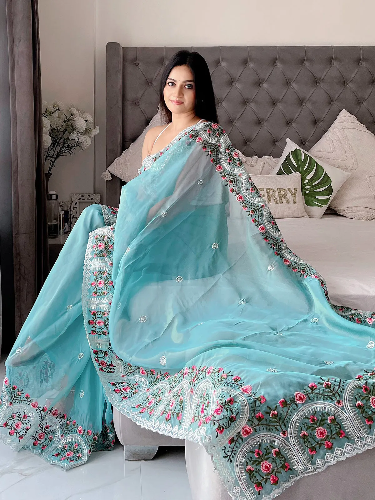 Odette Women's Blue Organza  Saree with unstitched Blouse