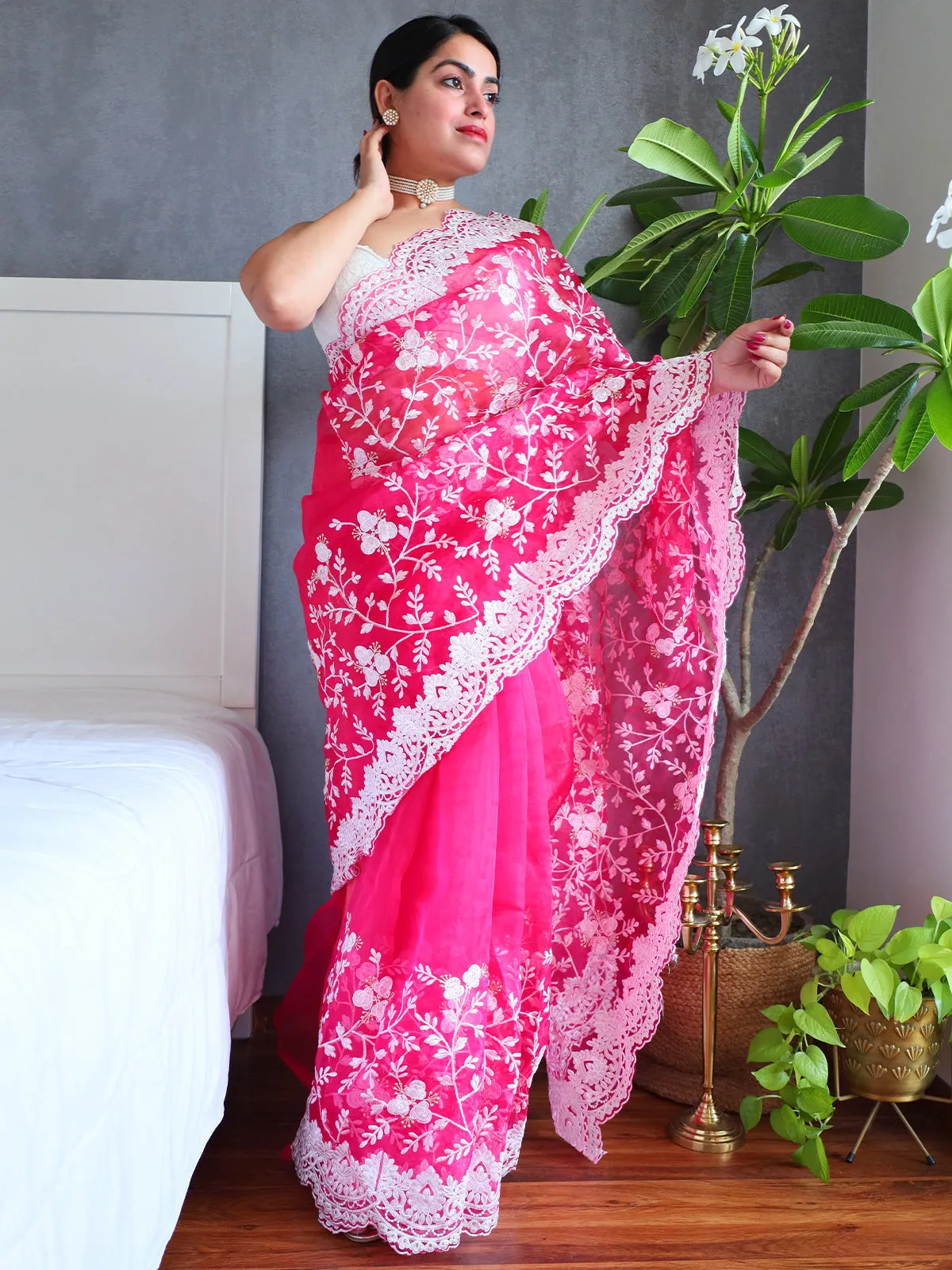 Odette Women's Pink Organza  Saree with unstitched Blouse